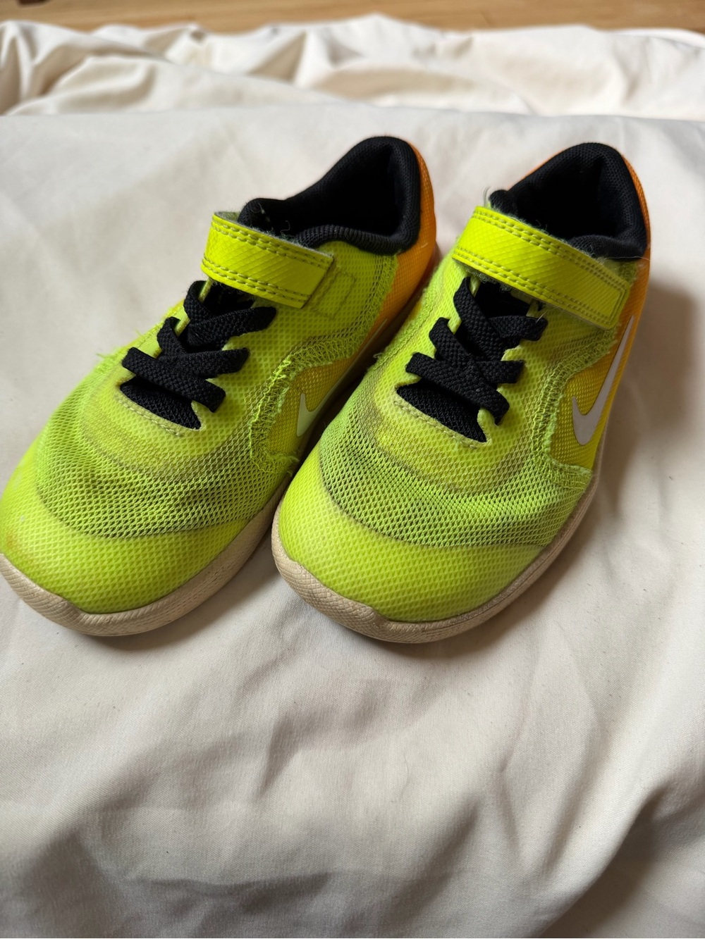 Nike Kids Bright Yellow and Black Hook-and-Loop Sneakers